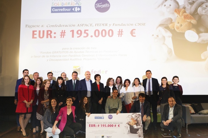 Foto Familia entrega Fondos Carrefour 
